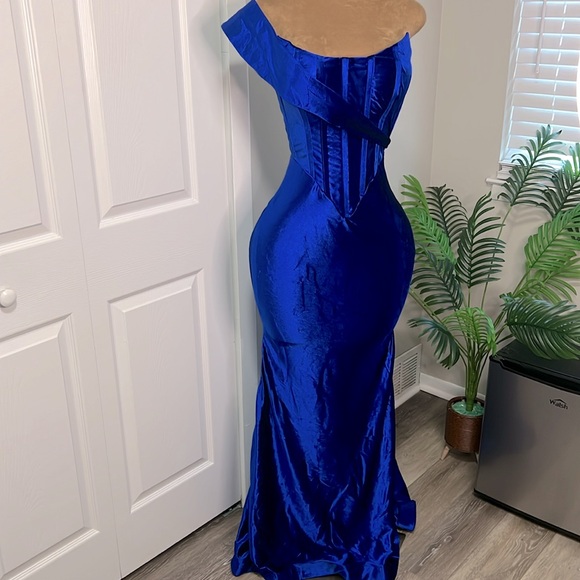 Blue prom dress, corset embedded, suitable for your special occasion - Picture 3 of 4